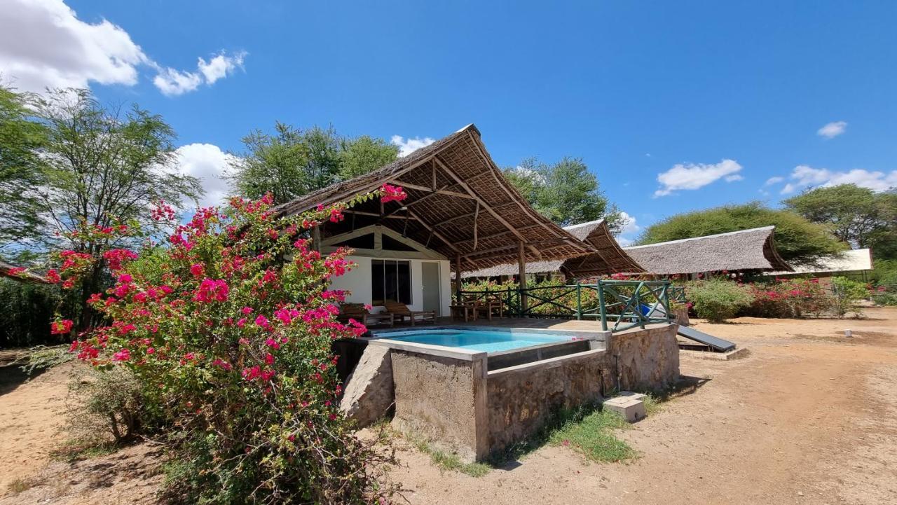 Hotel Manyatta Camp Voi Exterior foto