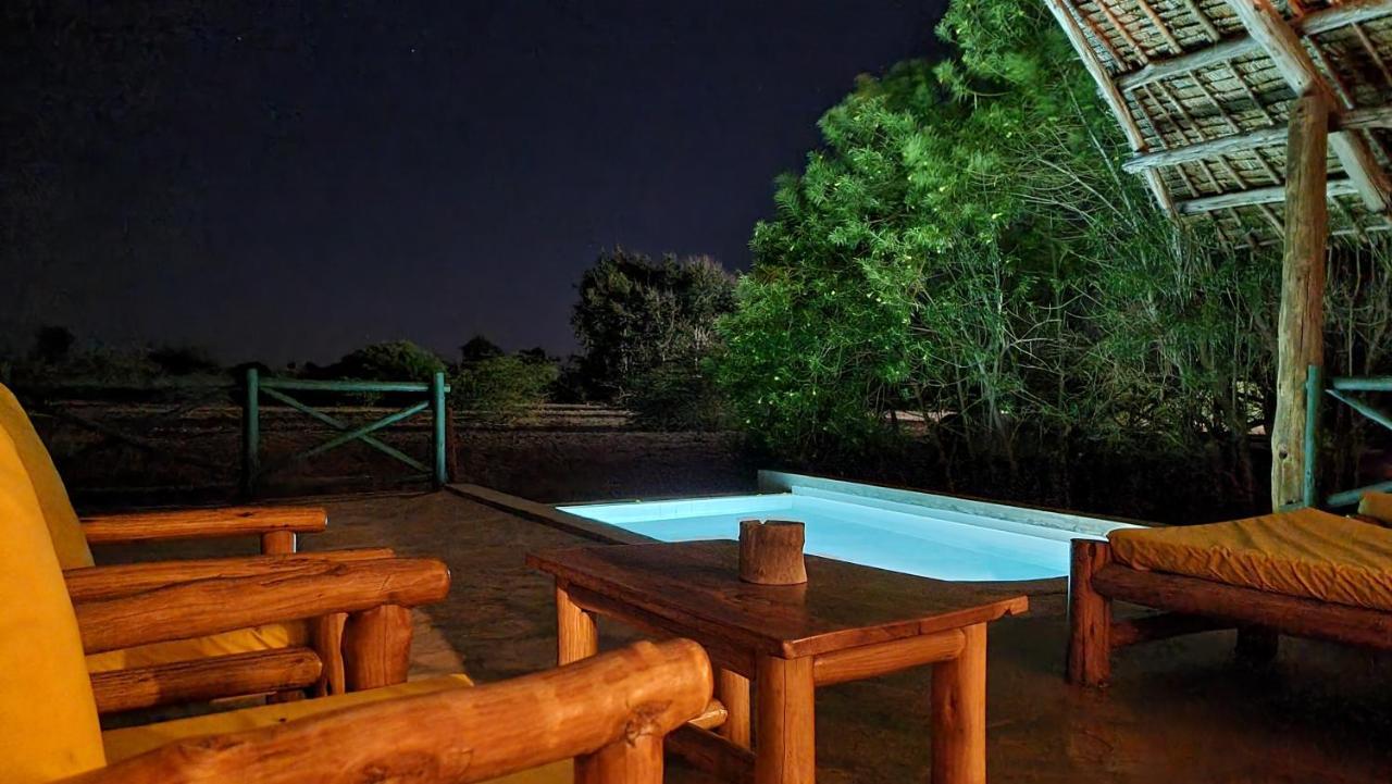 Hotel Manyatta Camp Voi Exterior foto