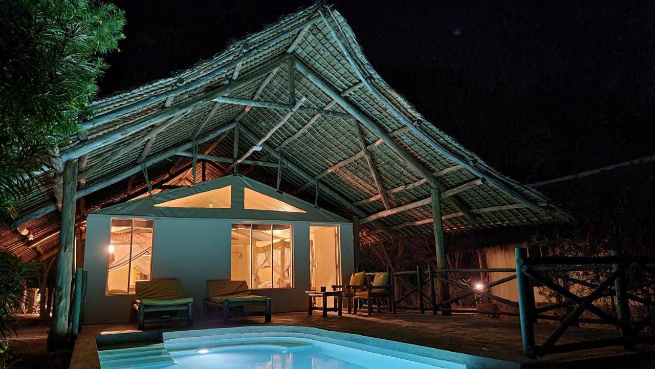 Hotel Manyatta Camp Voi Exterior foto