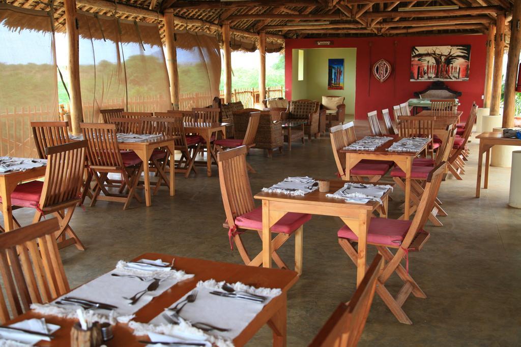 Hotel Manyatta Camp Voi Exterior foto