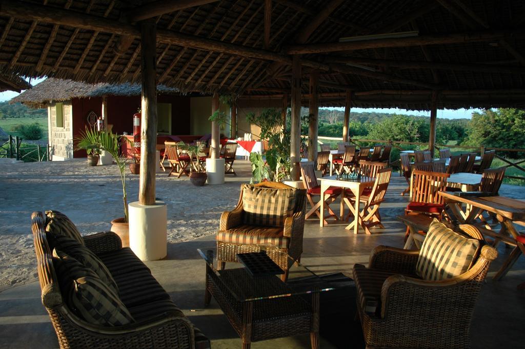 Hotel Manyatta Camp Voi Exterior foto