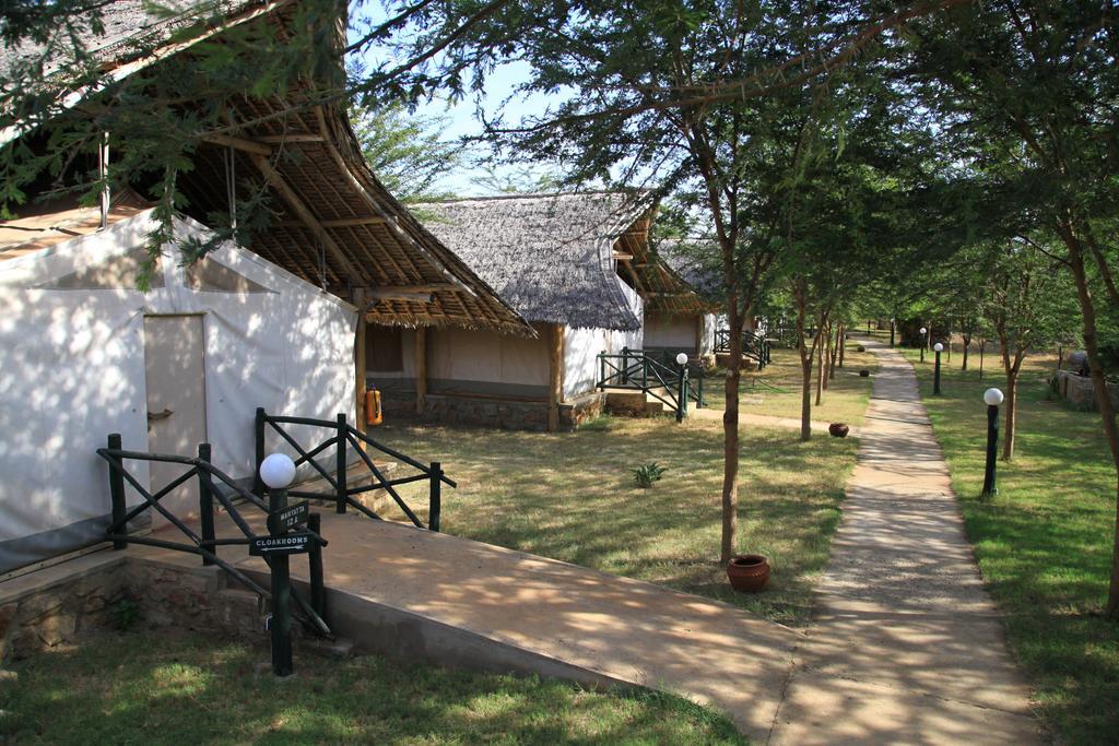 Hotel Manyatta Camp Voi Exterior foto