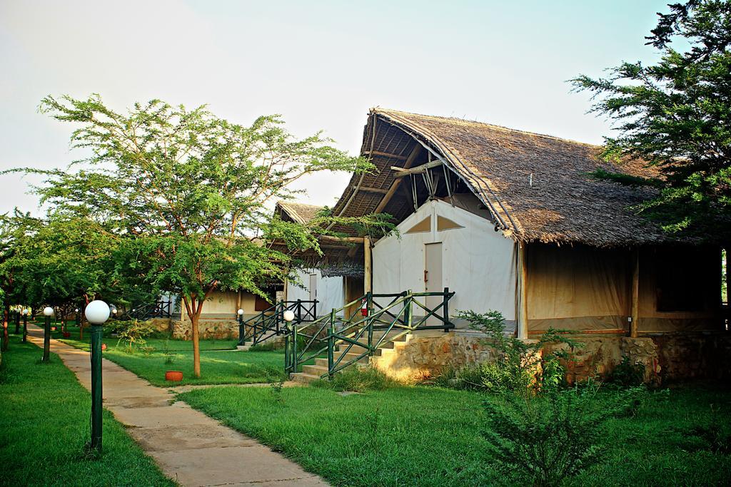 Hotel Manyatta Camp Voi Exterior foto