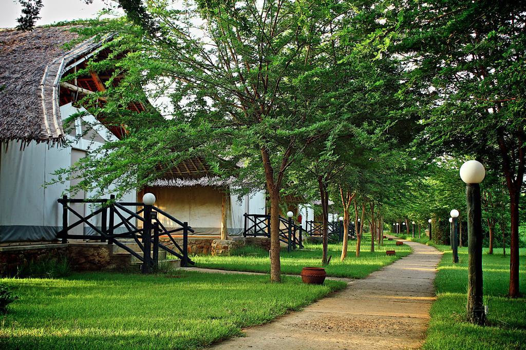 Hotel Manyatta Camp Voi Exterior foto