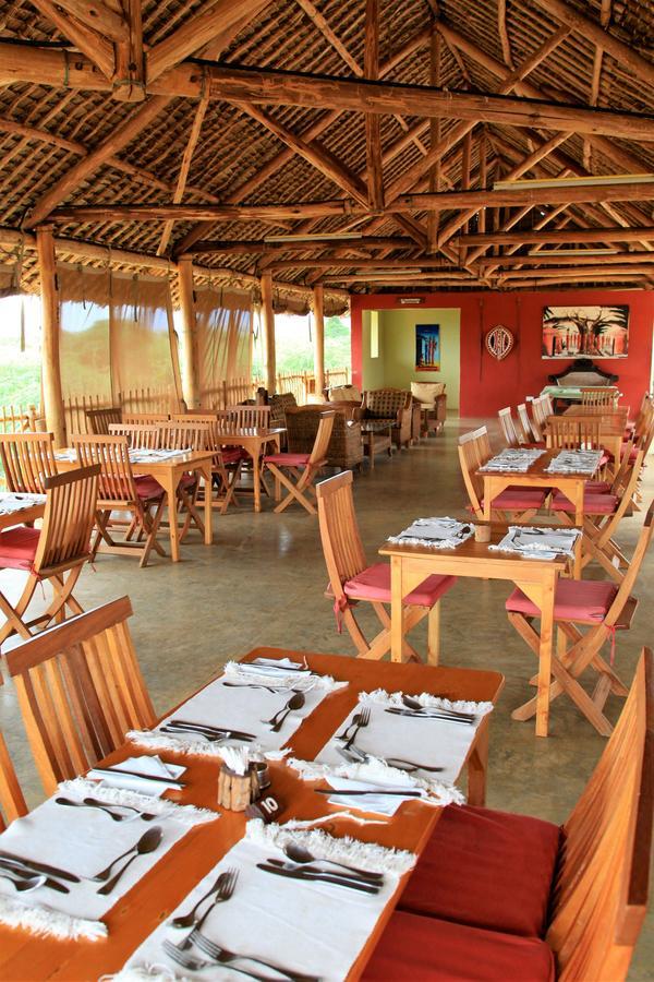 Hotel Manyatta Camp Voi Exterior foto