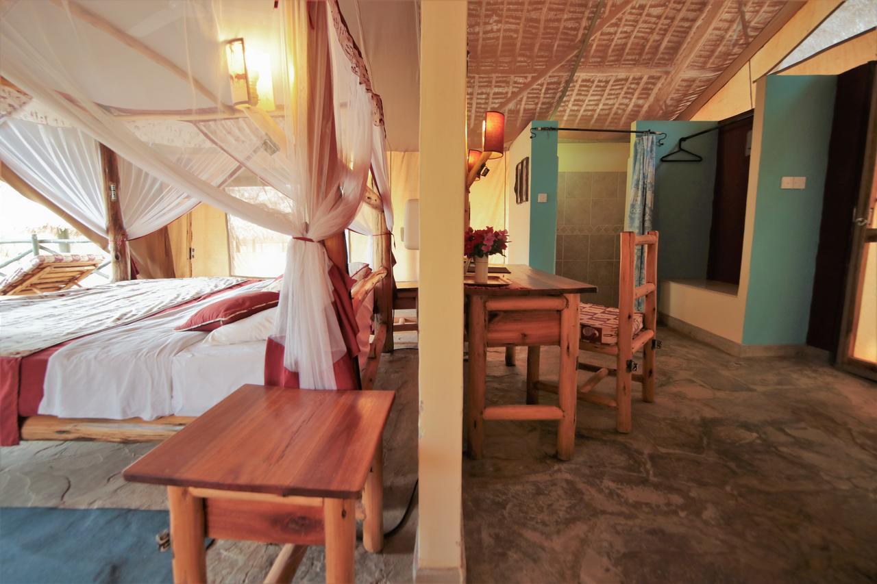 Hotel Manyatta Camp Voi Exterior foto